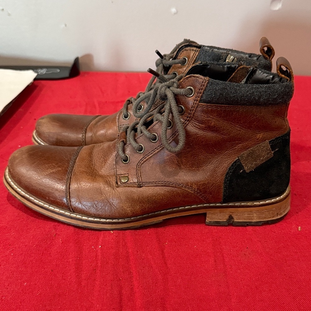 Crevo Men's Two-Tone Leather Boots - Picture 3 of 6